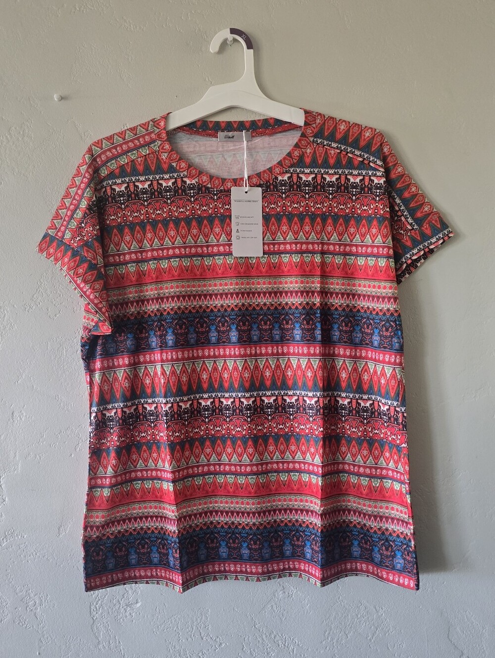 Casual Short Sleeve Women’s Top in Red Geometric Pattern
